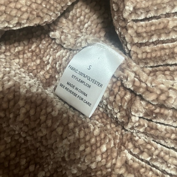 Pink Lily Boutique Oversized Chenille Golden Brown Sweater Size Small - Picture 9 of 9